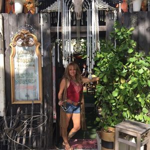 Meet your Posher, Connie